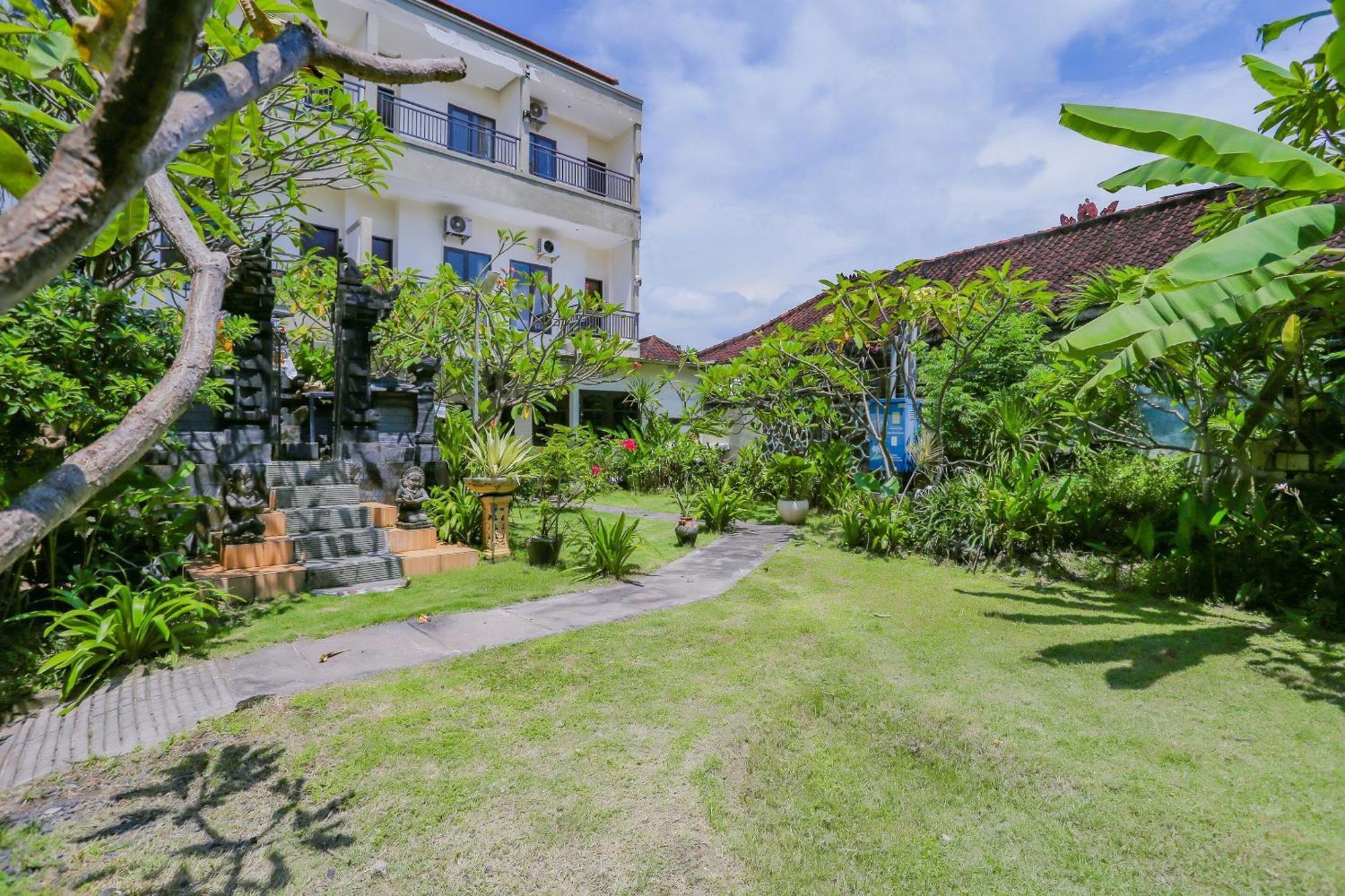 Oyo 4012 Ari Beach Inn Kuta Lombok Exteriör bild