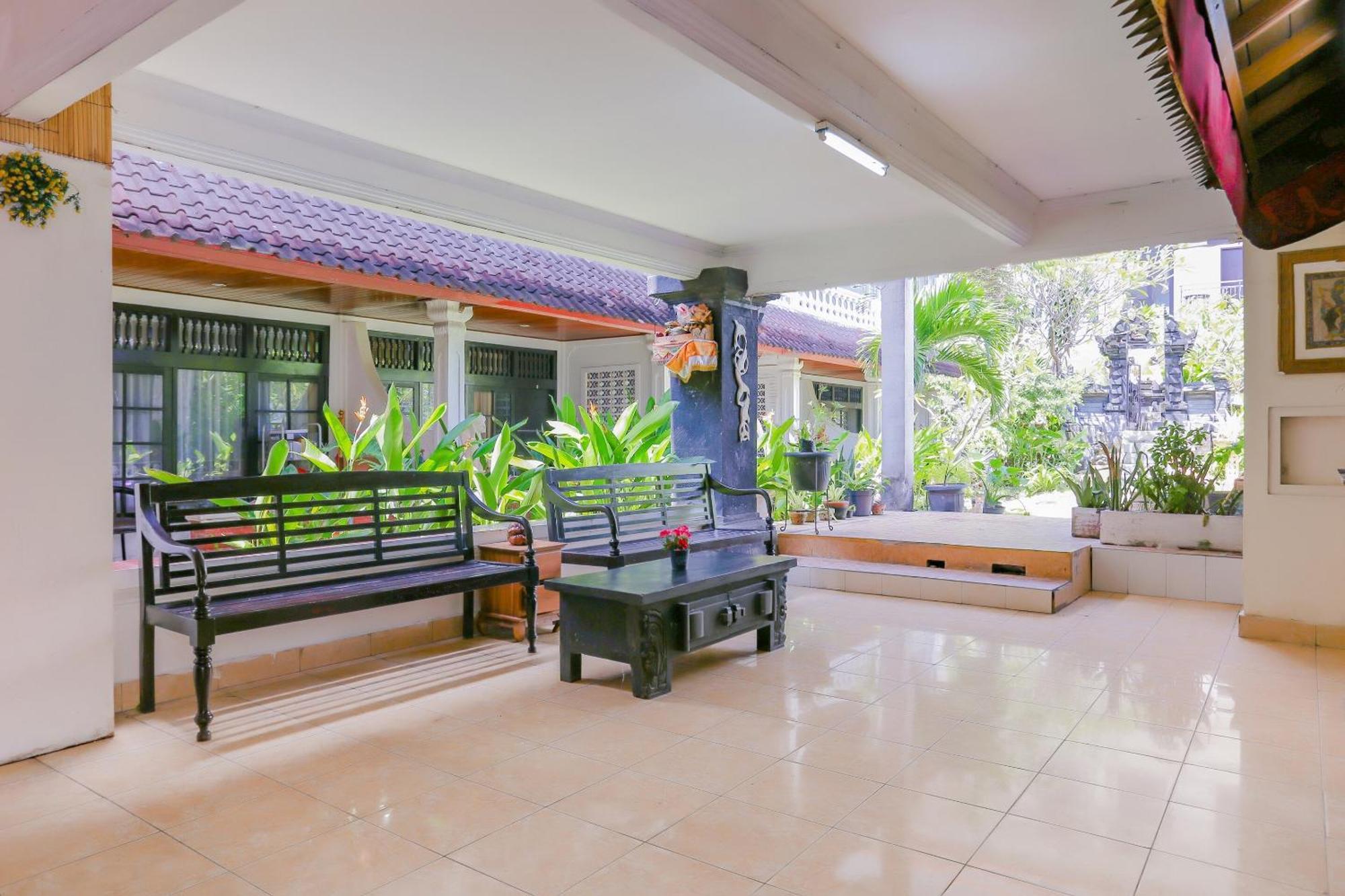 Oyo 4012 Ari Beach Inn Kuta Lombok Exteriör bild