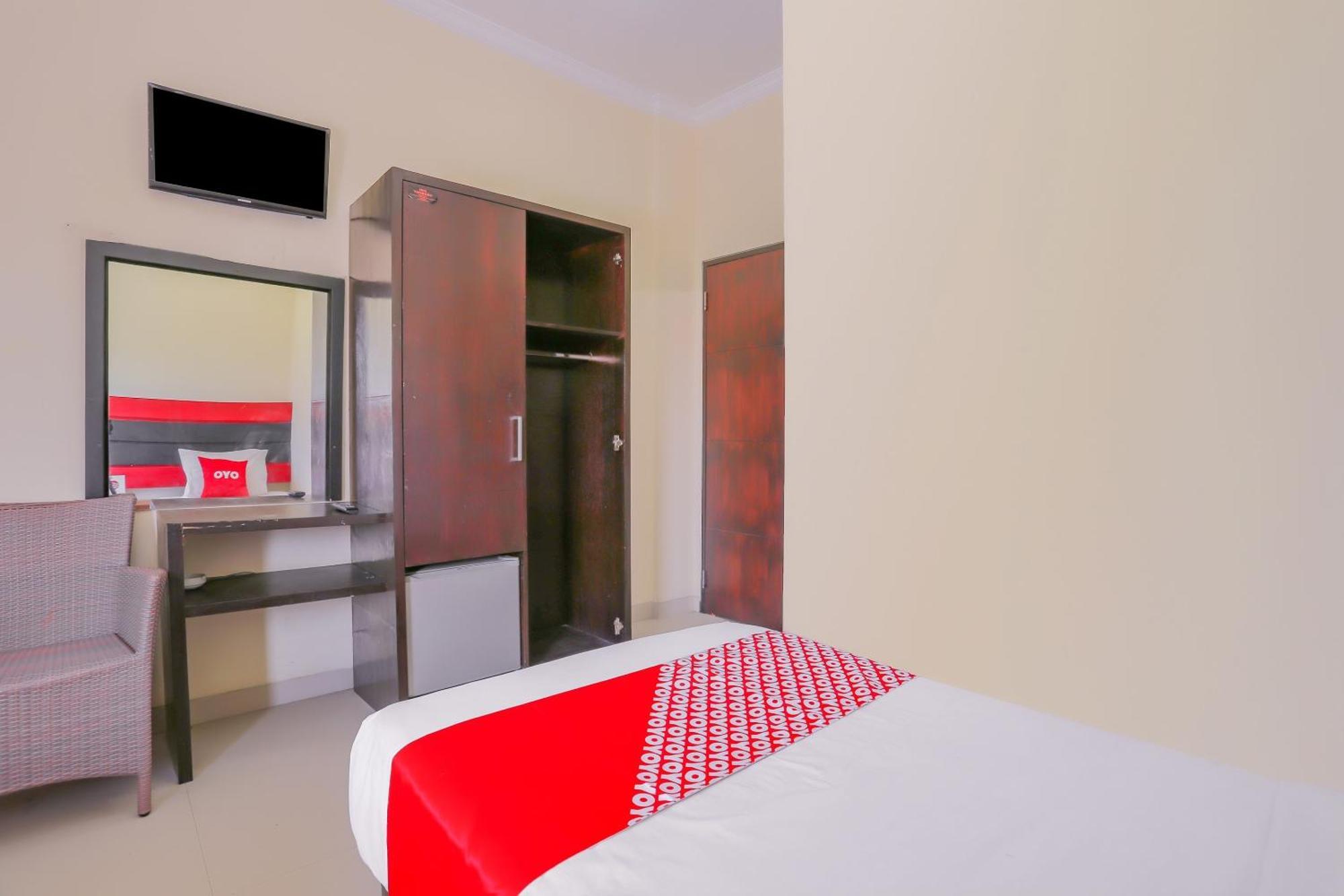 Oyo 4012 Ari Beach Inn Kuta Lombok Exteriör bild