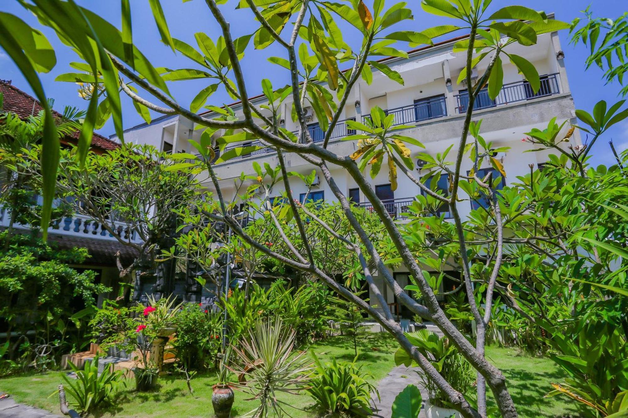 Oyo 4012 Ari Beach Inn Kuta Lombok Exteriör bild