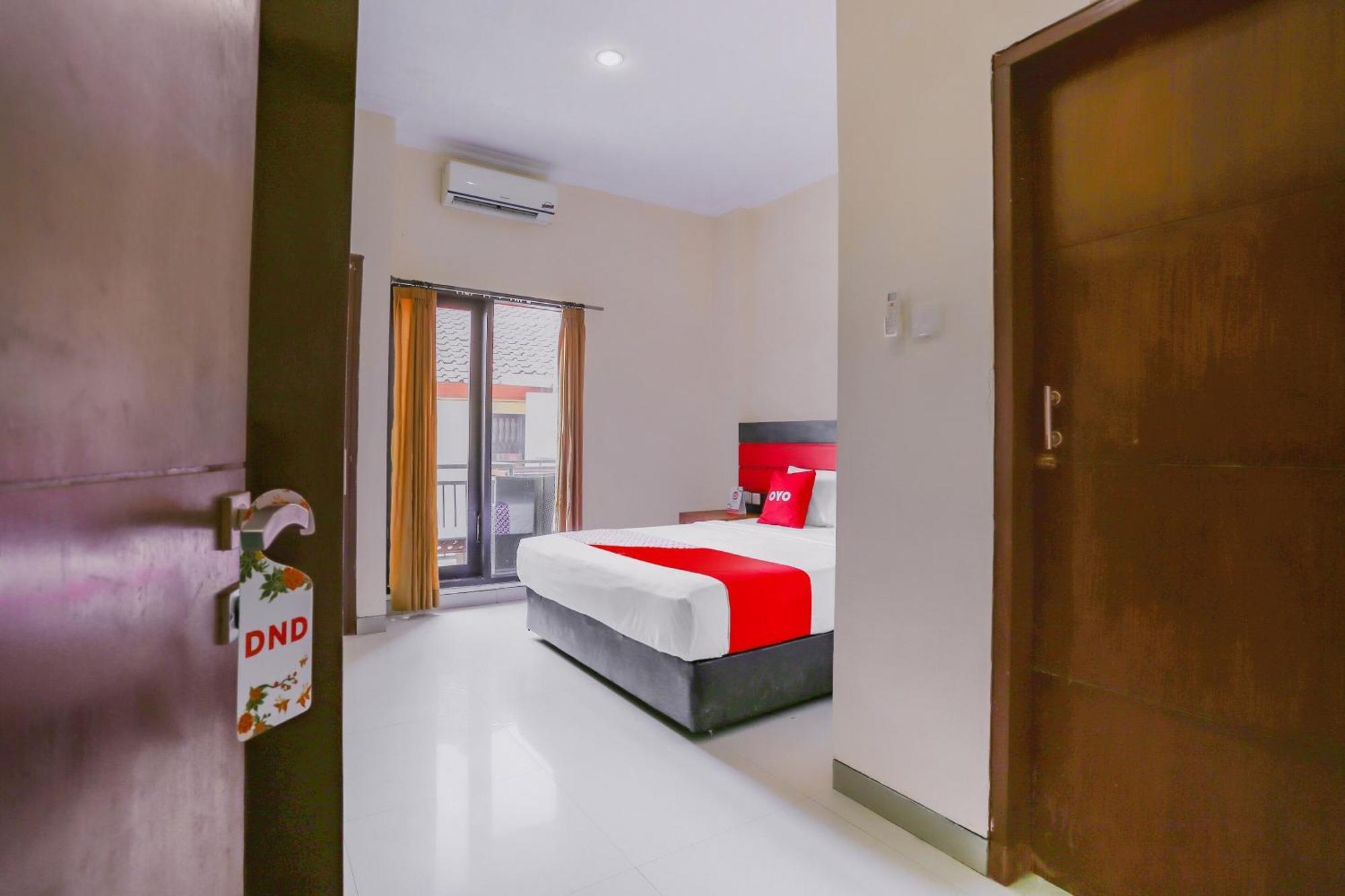 Oyo 4012 Ari Beach Inn Kuta Lombok Exteriör bild