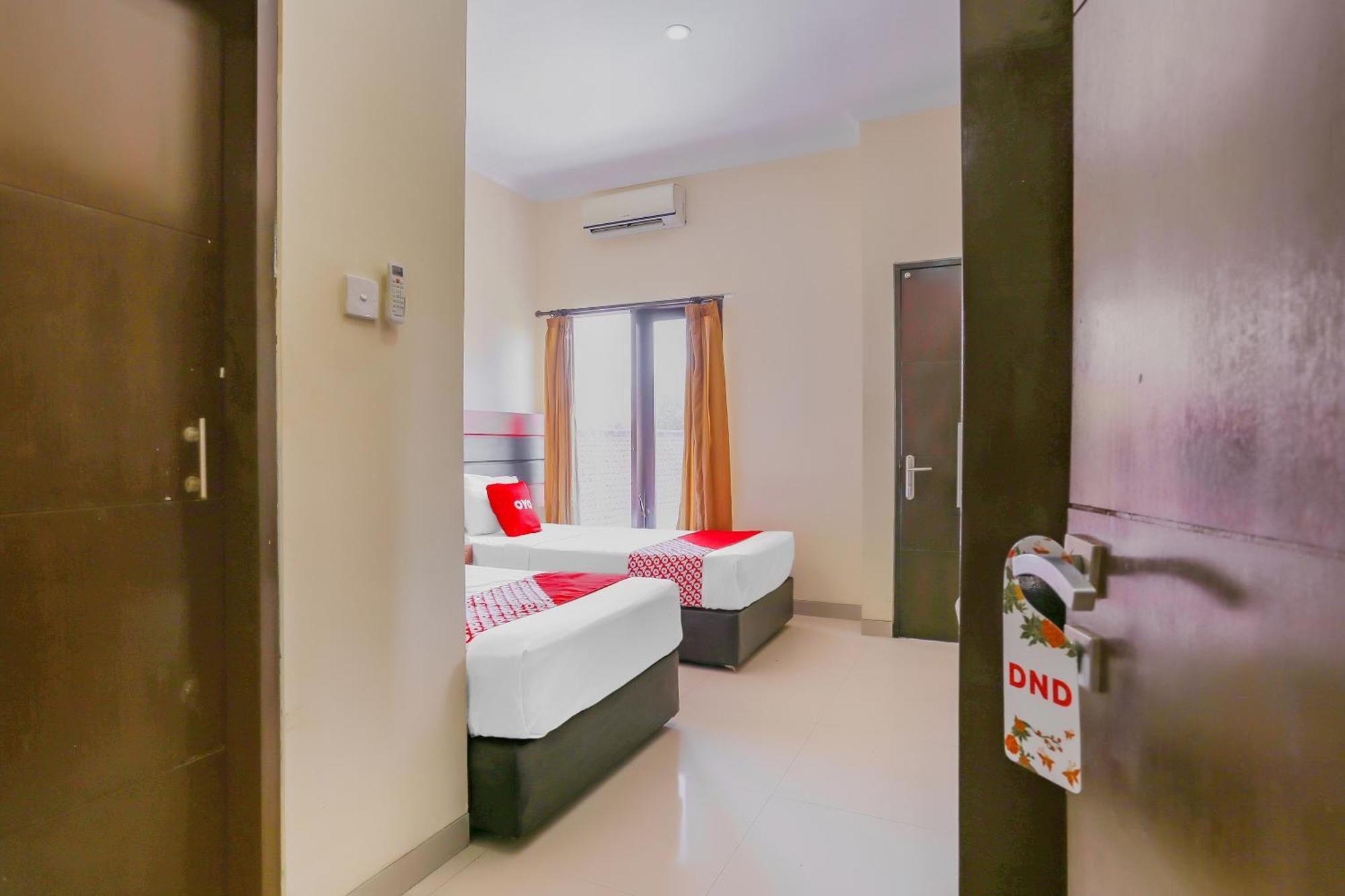 Oyo 4012 Ari Beach Inn Kuta Lombok Exteriör bild