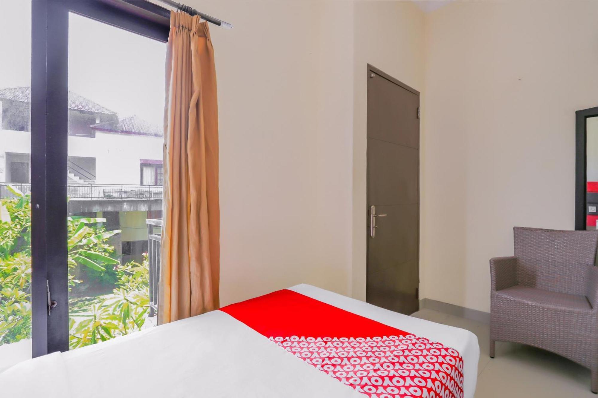 Oyo 4012 Ari Beach Inn Kuta Lombok Exteriör bild